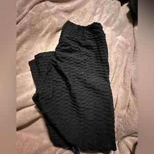 Black leggings that lift your butt